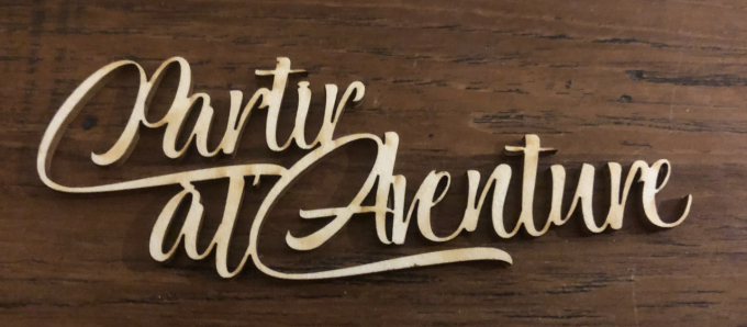 Partir à l'aventure - Mot chipboard adhésif
