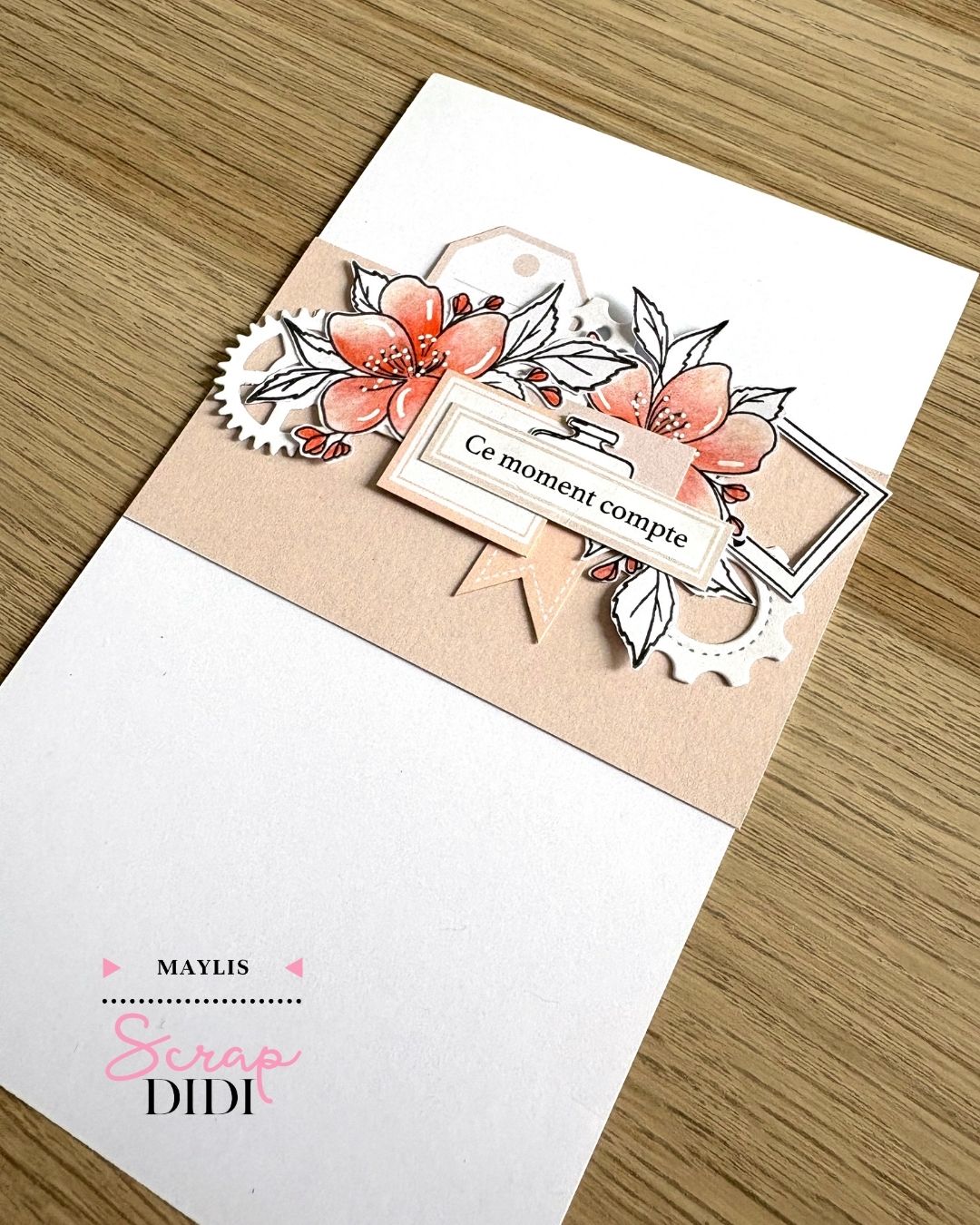 Carte de scrapbooking, sur la vie, temps qui passe,  Polychromos de Faber-Castell, couleurs rouges, tampons caoutchouc, superposition de motifs.
