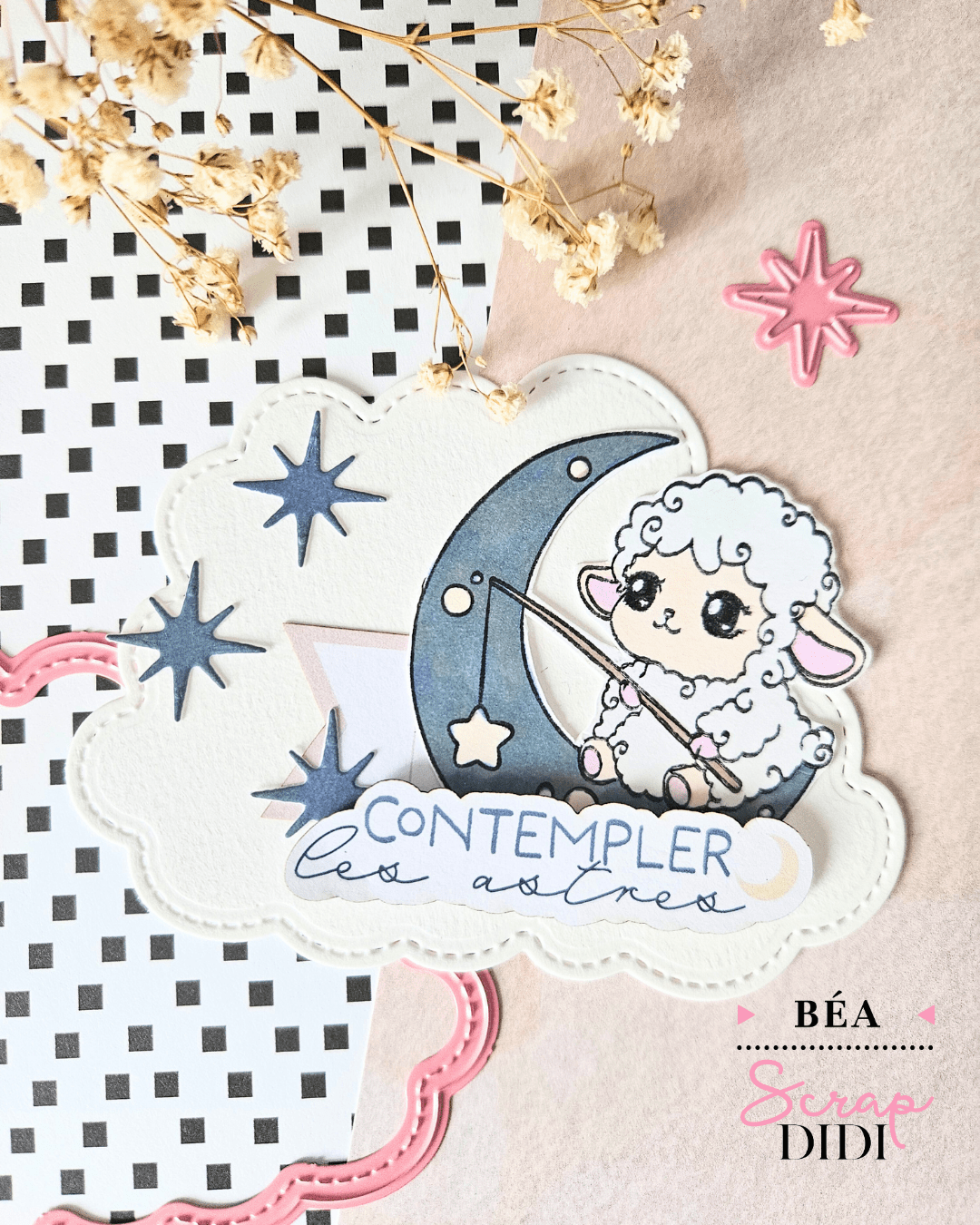 Saynète scrapbooking avec la box janvier février Scrap Didi, mouton dans la lune, base nuage et étoiles décoratives Saynète scrapbooking avec la box janvier février Scrap Didi, mouton dans la lune, base nuage et étoiles décoratives