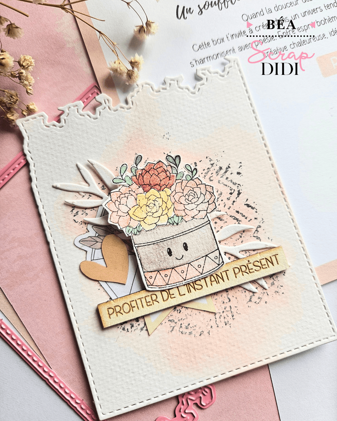 Étiquette scrap bohème avec fond rose distress oxide et feuillages Étiquette scrap bohème avec fond rose distress oxide et feuillages