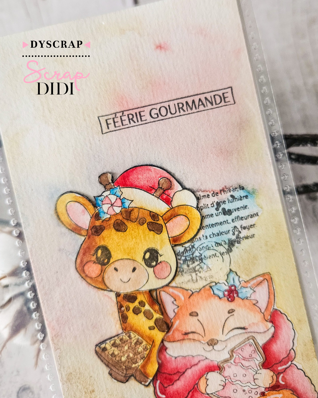 Trio de cartes de vœux clean and simple en scrapbooking avec base blanche et kraft, papier imprimé et tampon en relief Trio de cartes de vœux clean and simple en scrapbooking avec base blanche et kraft, papier imprimé et tampon en relief