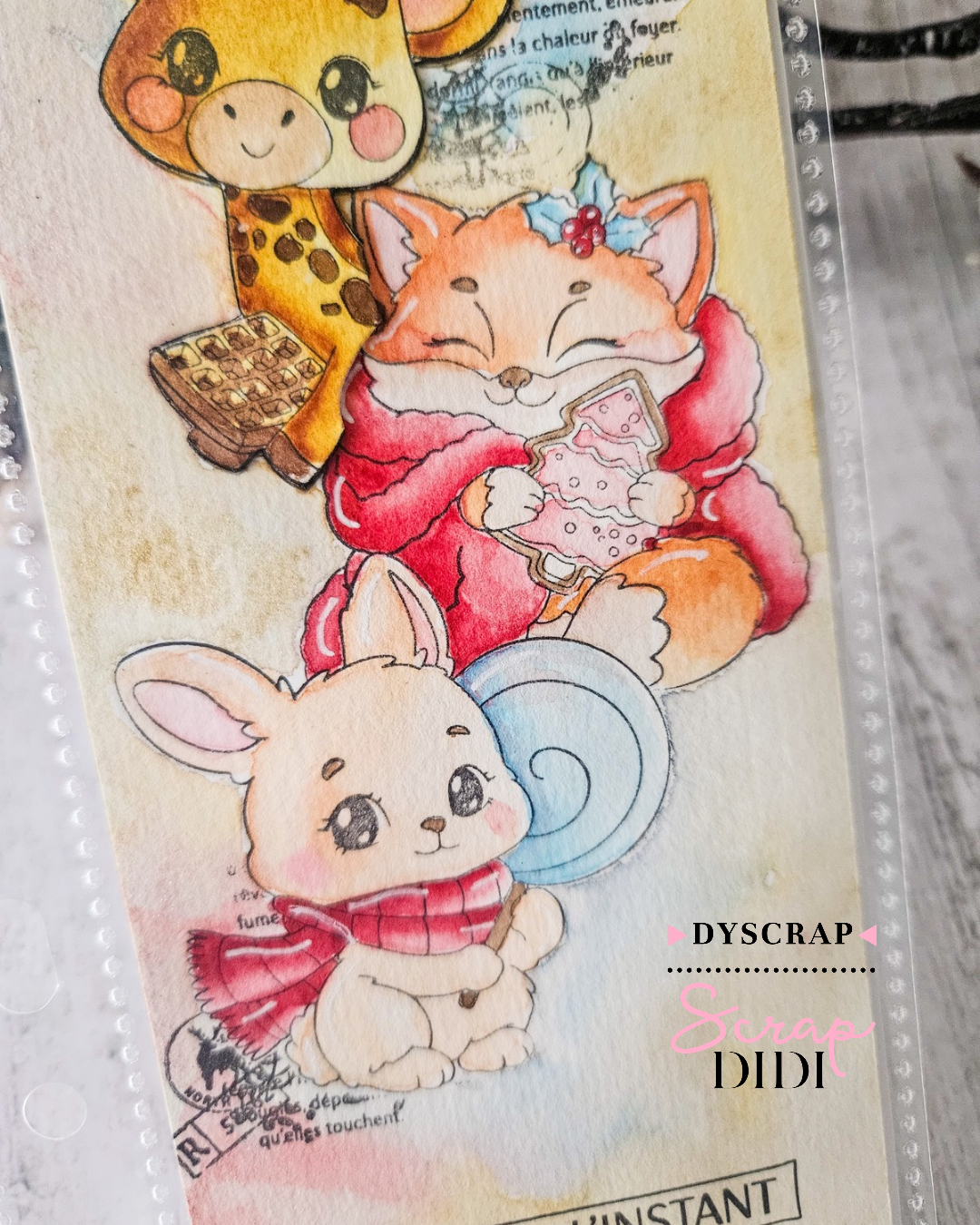 Trio de cartes de vœux clean and simple en scrapbooking avec base blanche et kraft, papier imprimé et tampon en relief Trio de cartes de vœux clean and simple en scrapbooking avec base blanche et kraft, papier imprimé et tampon en relief