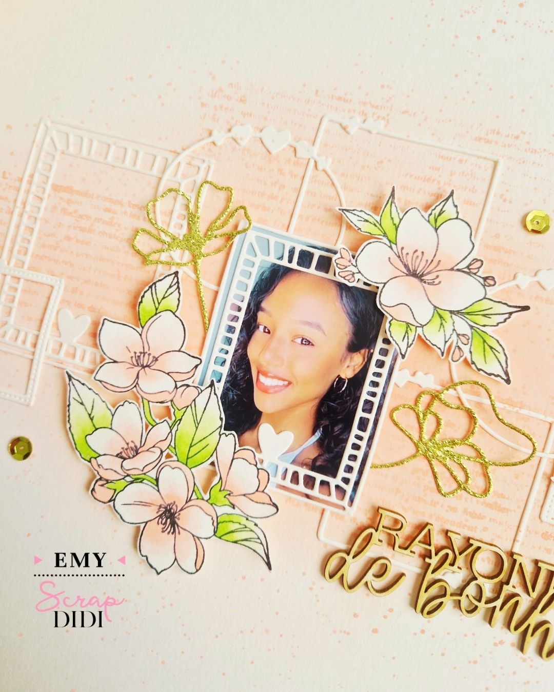 Page scrap hivernale réalisée avec la collection Douceurs d’hiver, papiers imprimés et découpes pailletées