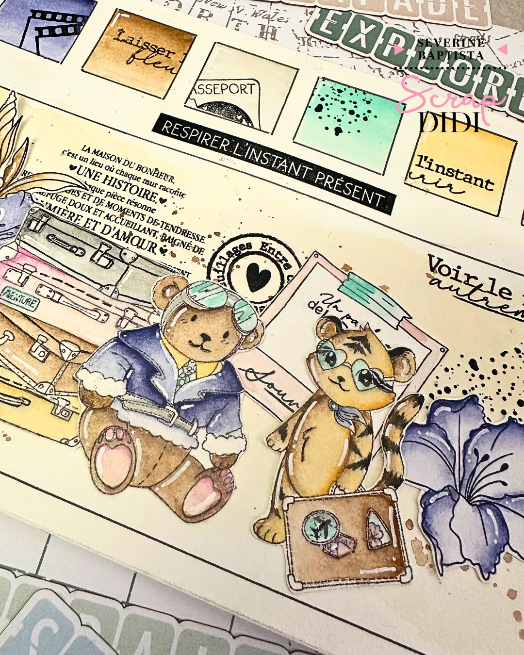 Moodboard scrapbooking estival avec la collection Carnet de Bord de Scrap Didi, nuancier réalisé avec pochoir A5 et crayons aquarellables Faber-Castell