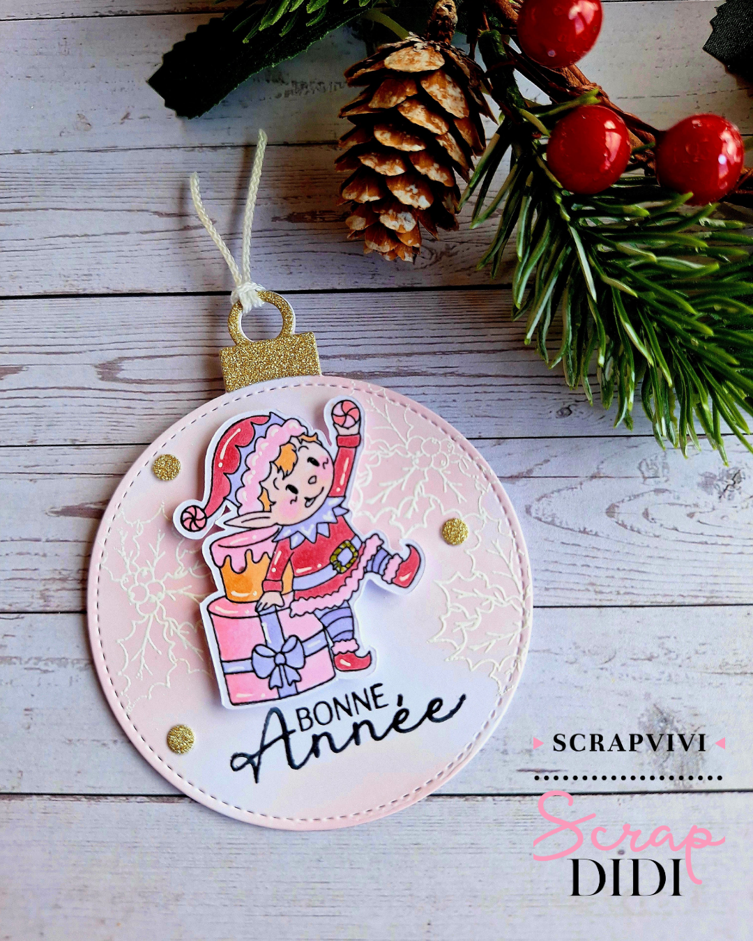 Étiquettes cadeaux de Noël scrapbooking réalisées avec la collection Douceurs d’Hiver Étiquettes cadeaux de Noël scrapbooking réalisées avec la collection Douceurs d’Hiver