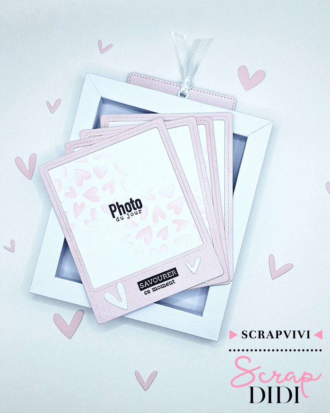 Boîte cadeau scrapbooking réalisée avec la collection Douceurs d’Hiver, polaroïds photos, pingouin colorisé et décorations roses pour la Saint-Valentin